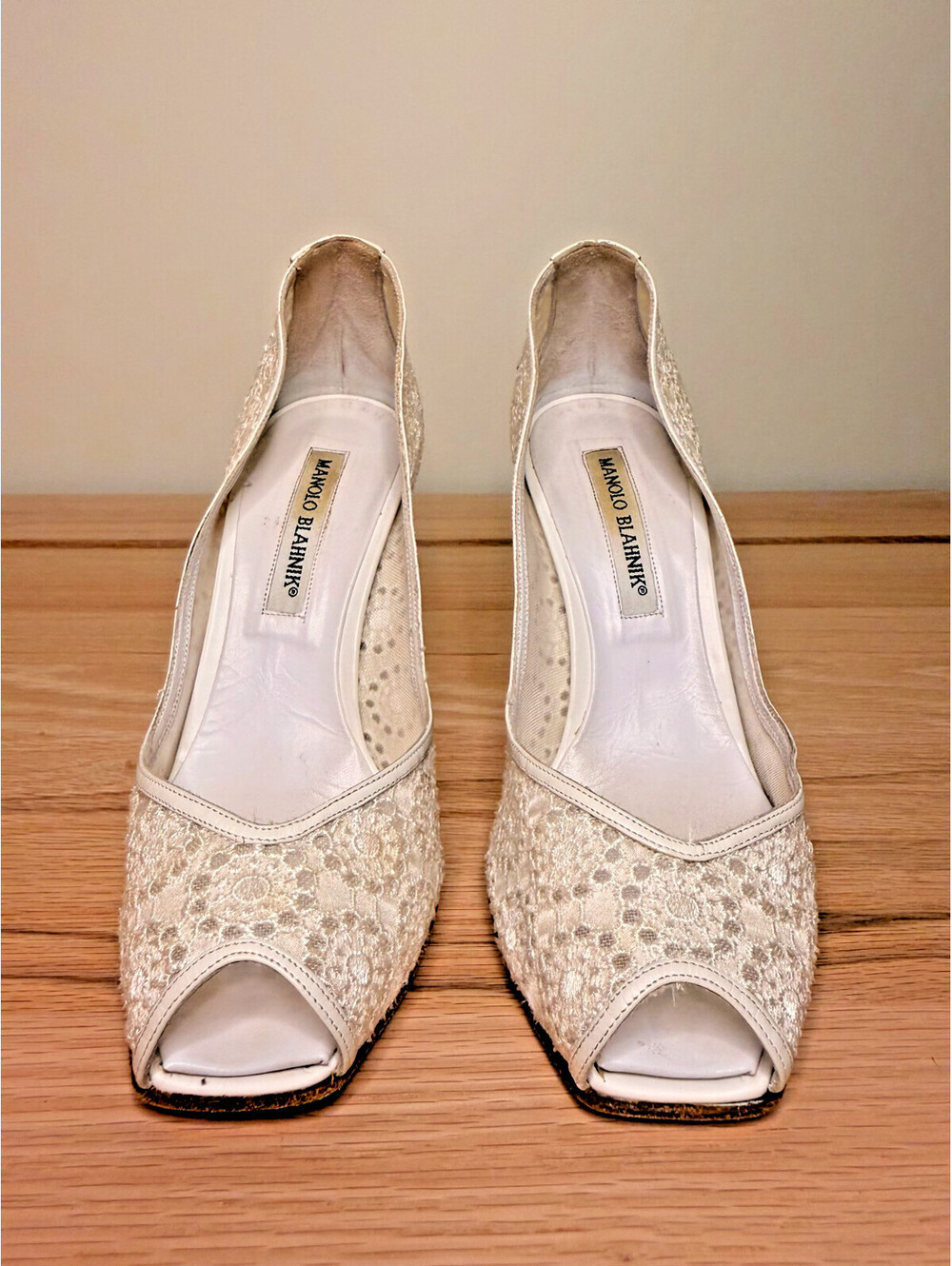 Vintage Manolo Blahnik Bridal White Eyelet Peep Toe Pump Size 38.5